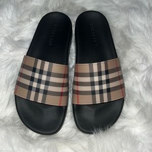 Burberry slides almost new worn once
